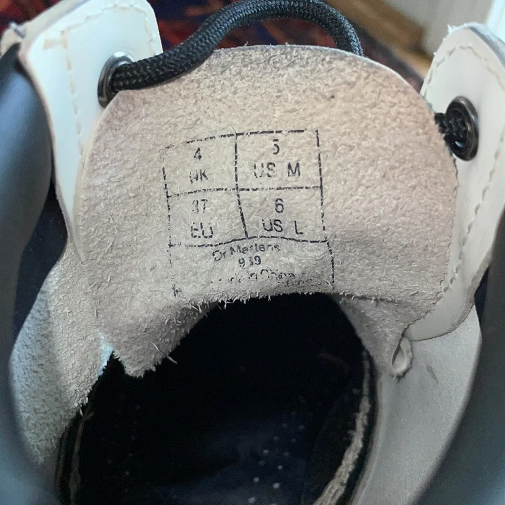 WHITE DOC MARTENS - Picture 4 of 6